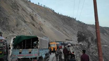 Jammu Kashmir: Kanthgali-Malti road remained closed for 16 hours after landslide in Udhampur
