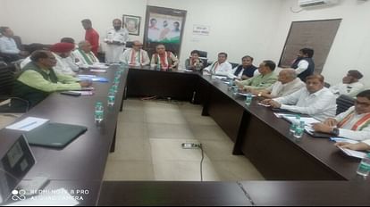 Chhattisgarh: 85वां कांग्रेस अधिवेशन के लिए बनीं 13 उप समितियां, इन नेताओं को मिली जिम्मेदारी, देखें लिस्ट अधिवेशन की तैयारी बैठक लेते कांग्रेसी नेता