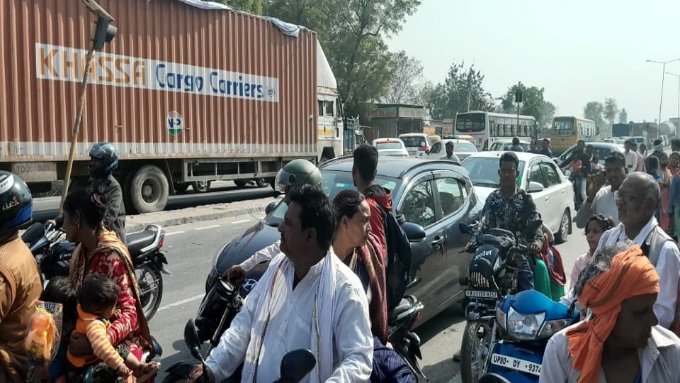 girl death in truck and TROLLA collision 12th UP BOARD exam