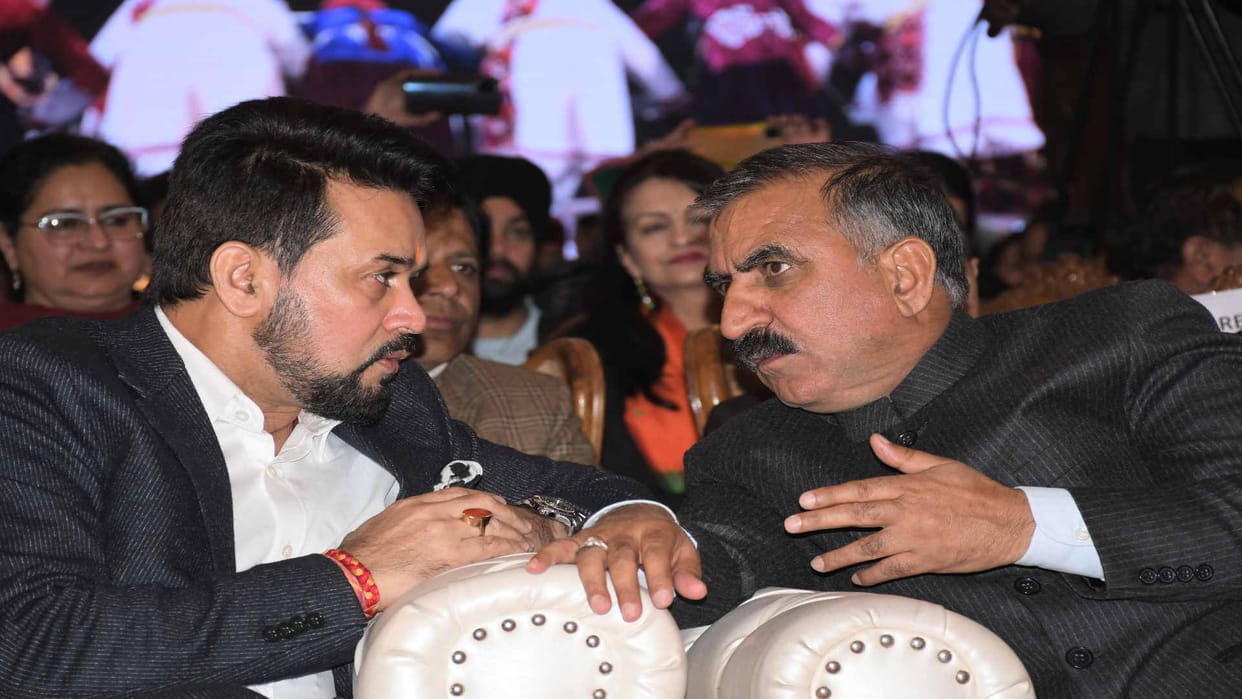 Anurag thakur kept laughing and talking with the Chief Minister, Sukhu also praised him fiercely