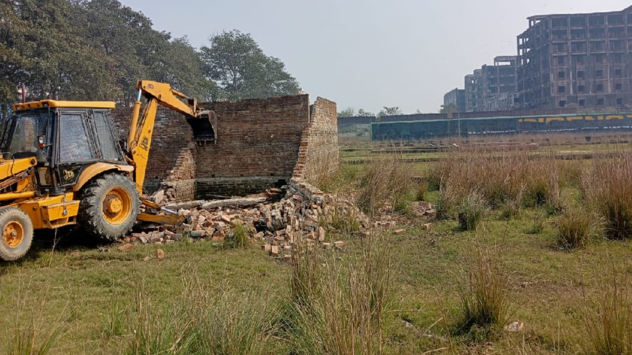 Bulldozers run on illegal colonies being settled by plotting