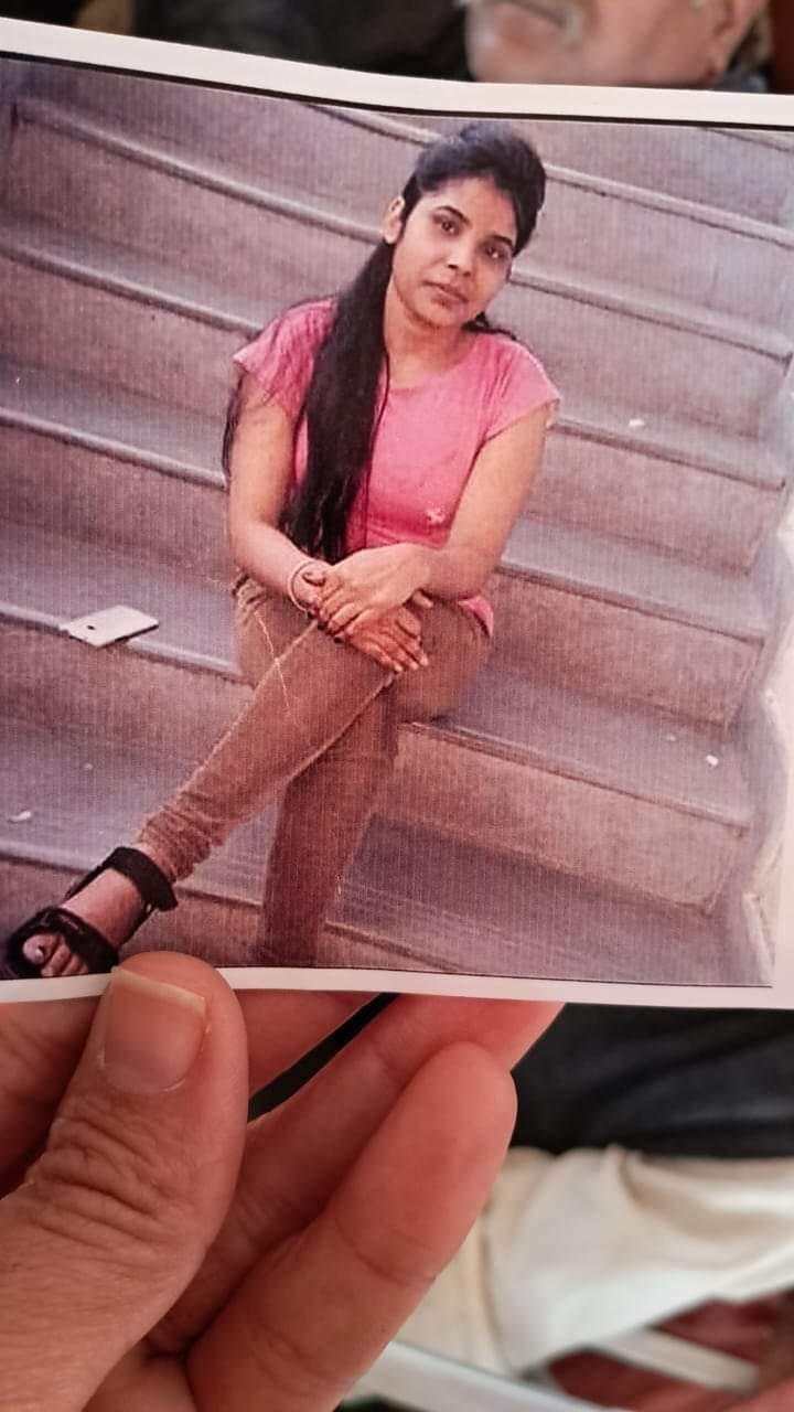 A UP Woman Went Missing from Bageshwar Dham While A Woman Died Waiting For her Turn