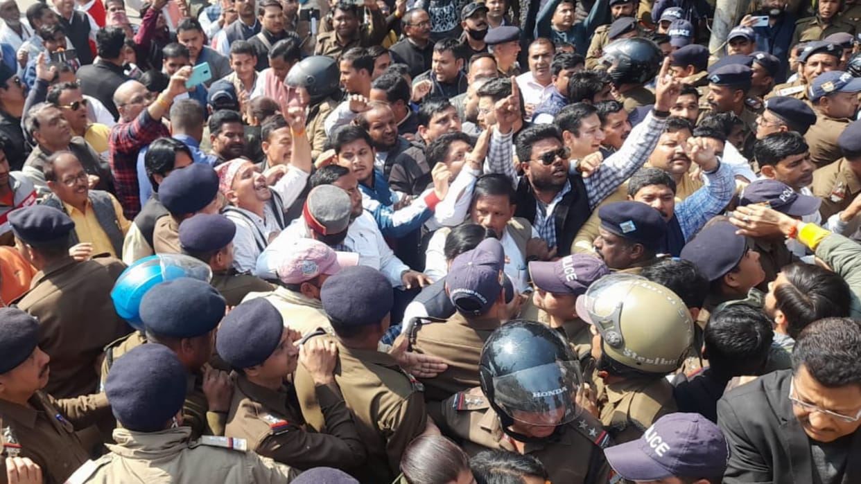 Dehradun Lathicharge recruitment Scam unemployed youth Protest  continues at Martyrs Memorial Uttarakhand