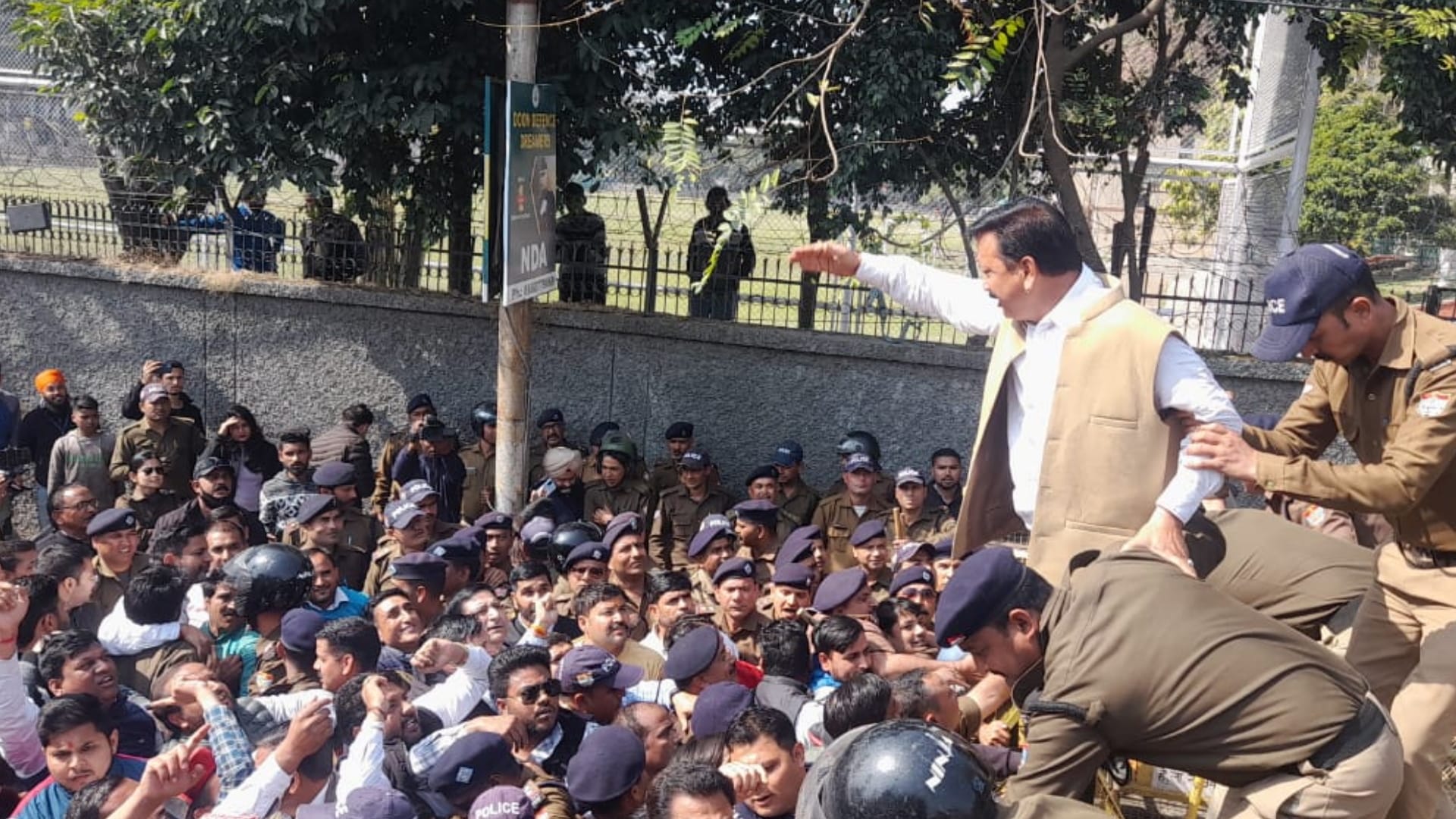 Dehradun Lathicharge recruitment Scam unemployed youth Protest  continues at Martyrs Memorial Uttarakhand