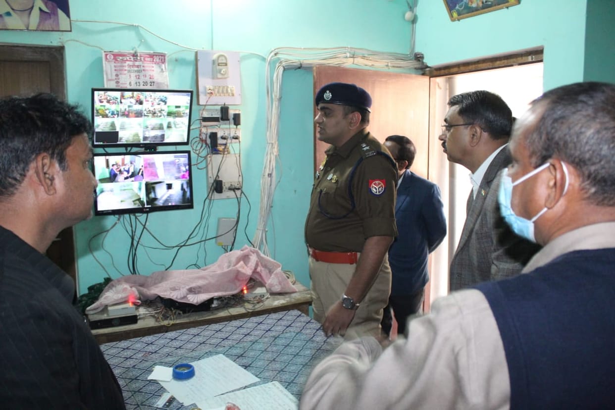 Eight room inspectors did not reach on duty drunken student came to take the exam