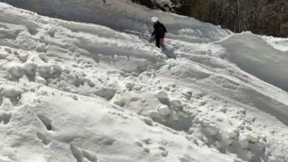 Uttarakhand Weather Snowfall News: Big Iceberg and Heavy Snow in Hemkund Sahib Photos