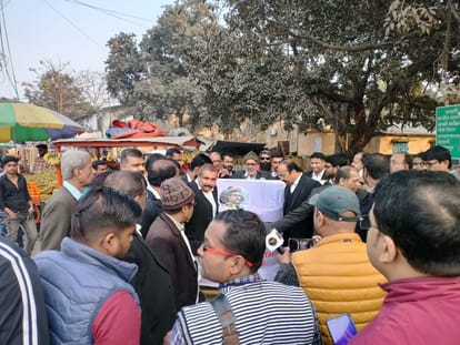 Sloganeering against Bihar CM Nitish Kumar in Begusarai, Demonstration in many districts for Vikas Vaibhav IPS