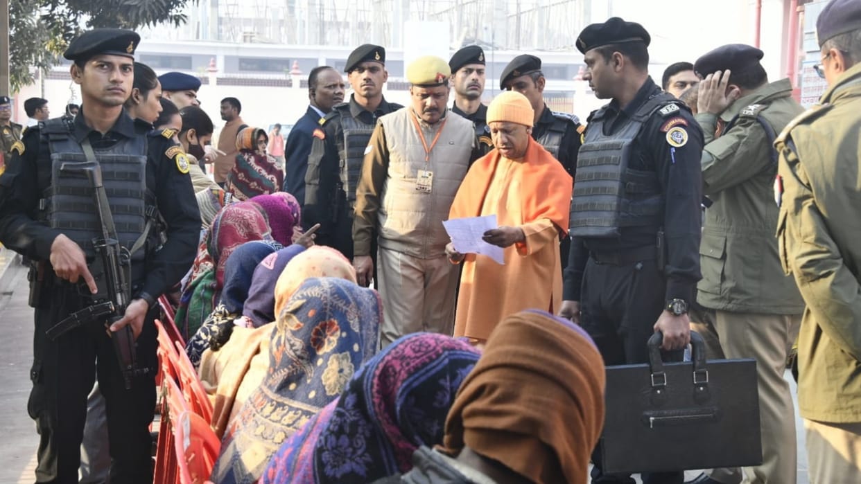 Janta Darbar CM Yogi heard complaint in Gorakhnath temple