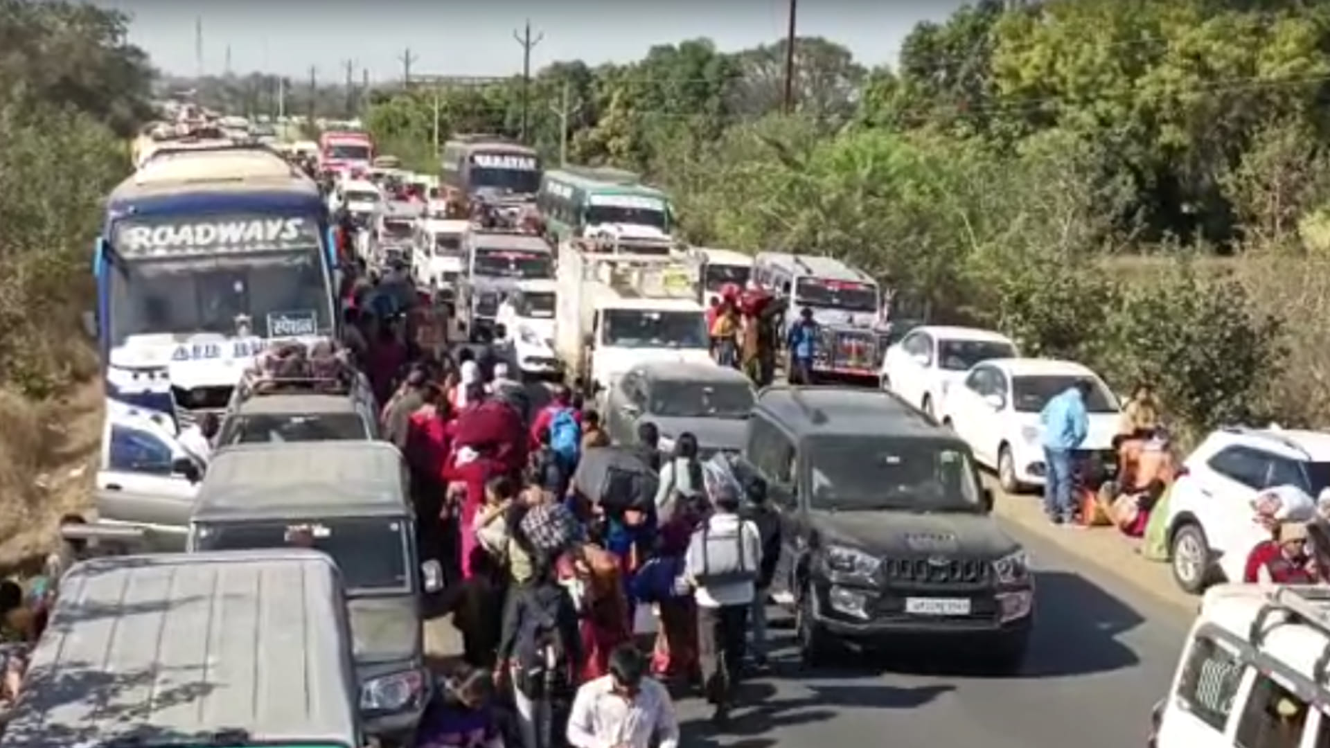 Kubereshwar Dham: Two km long queues to buy Rudraksh, several km jam on Indore-Bhopal highway