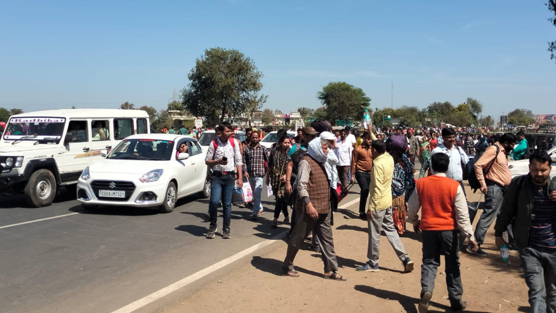 Shivmahapuran story of Pradeep Mishra, thousands of people stuck in jam for hours, neither got water nor food