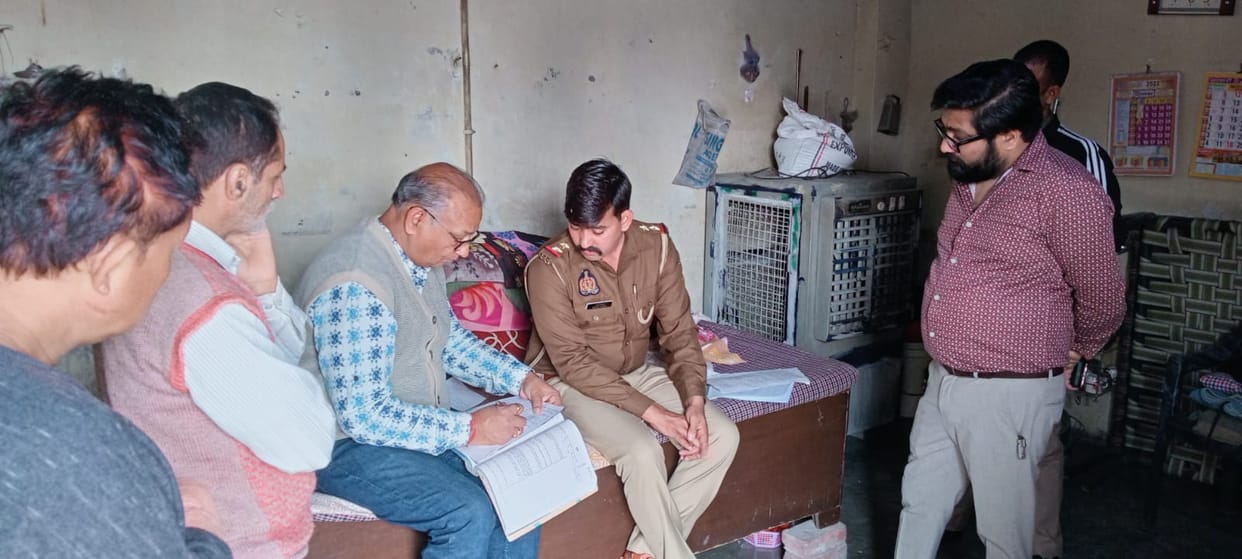 Meerut: Son took loan, troubled by usurers, father committed suicide, dead body found in factoryt