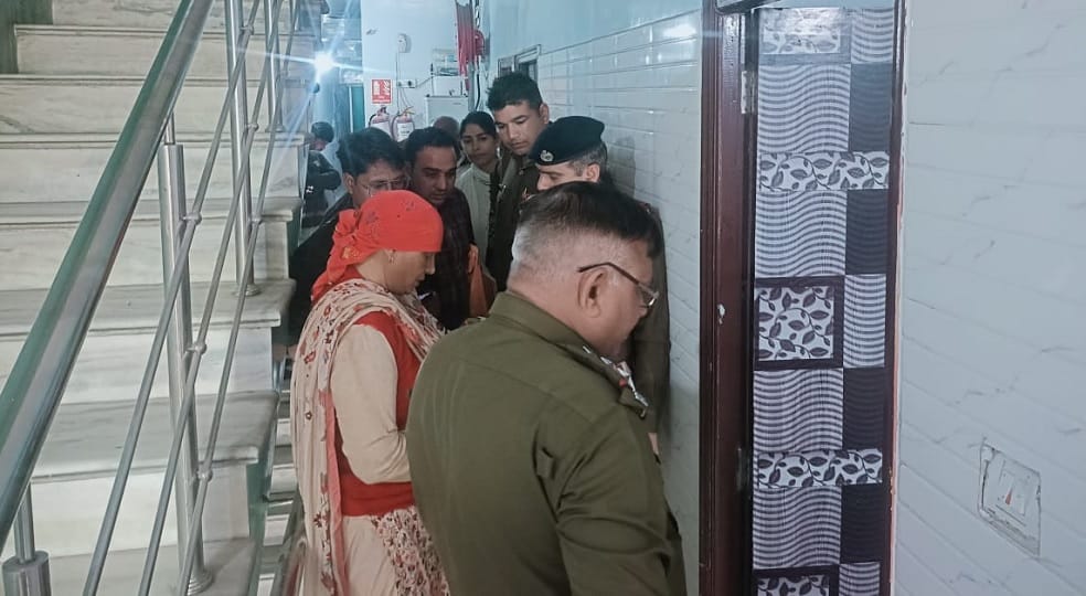 Dead body of woman and youth found in hotel in Rohtak