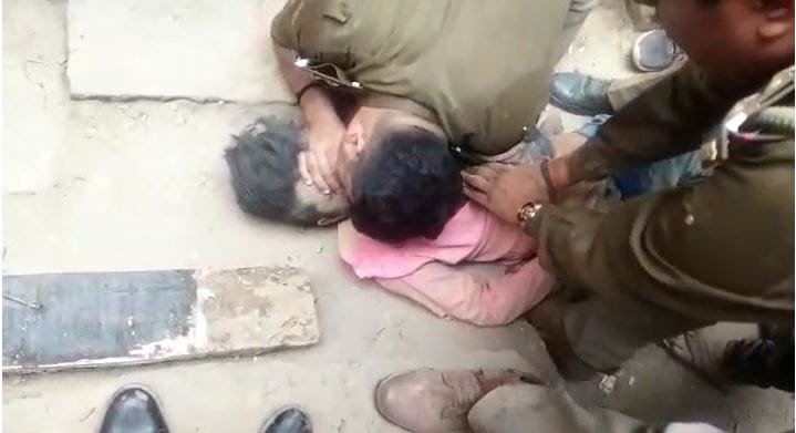 Viral video of Varanasi police: mouth-to-mouth breathing given to a laborer buried in the debris