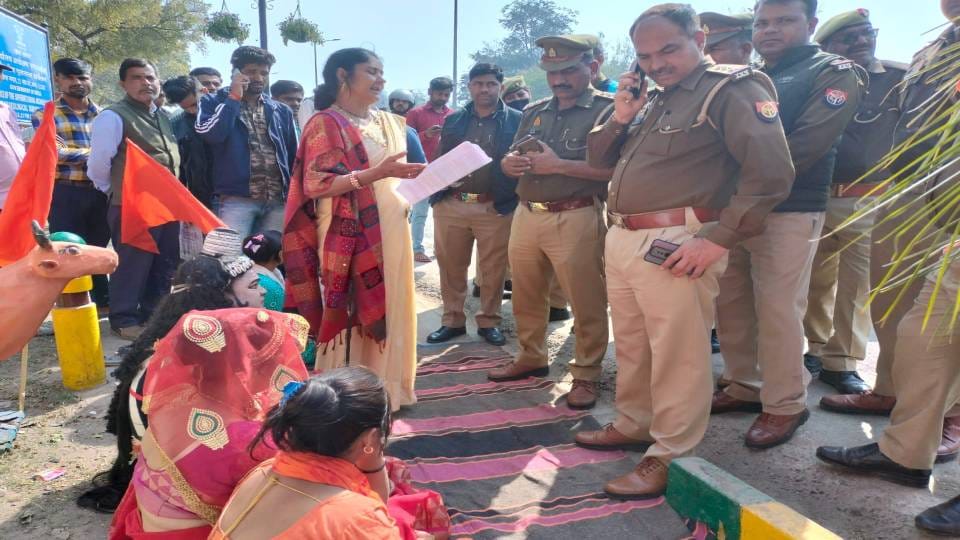 Lord Shiva and Parvati are on hunger strike to protest against Urs being celebrated at Taj Mahal in Agra