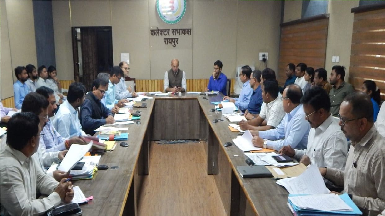 Unauthorized constructions became regular in raipur