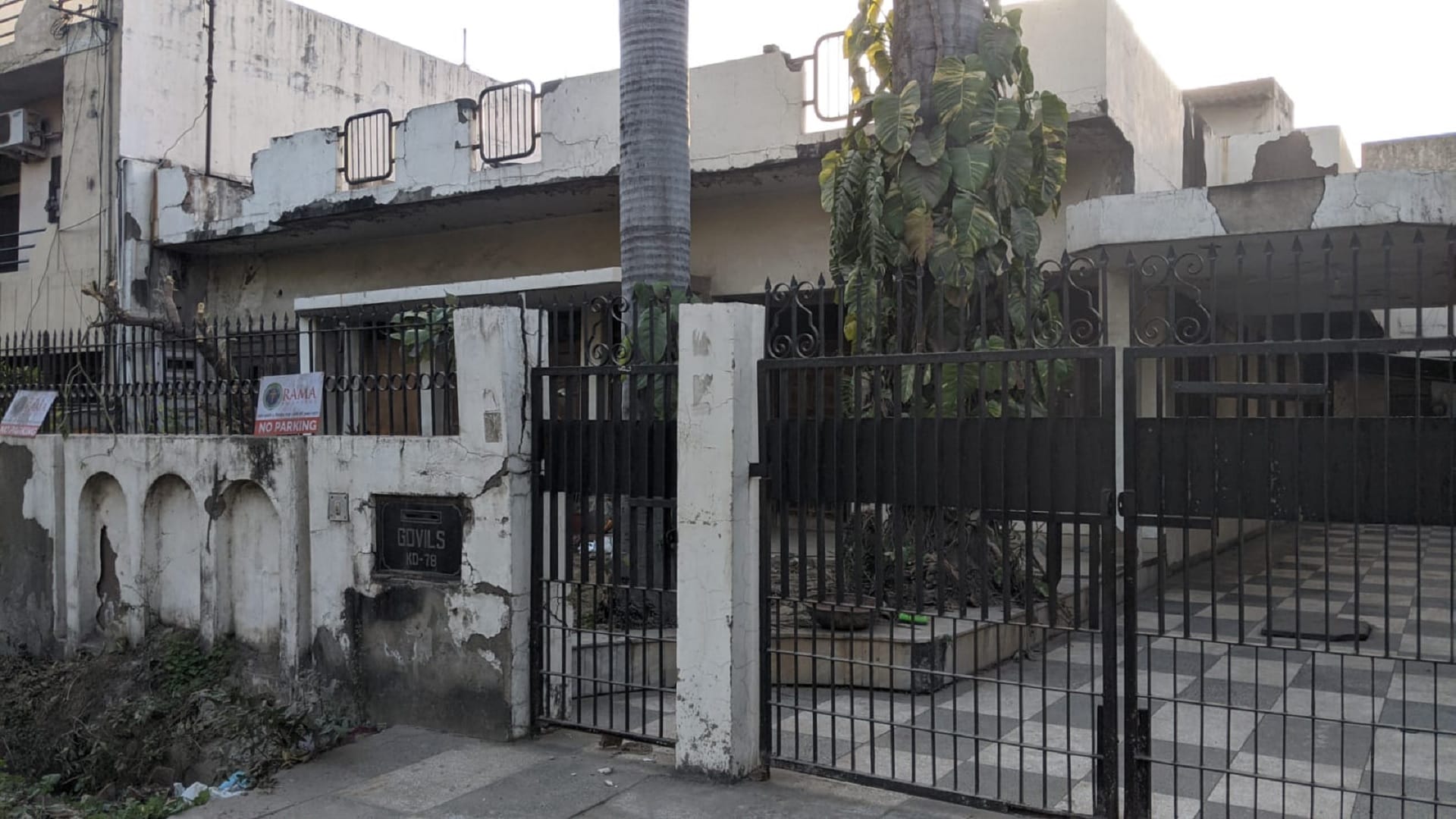 High profile sex racket busted in ghaziabad Five arrested including three women