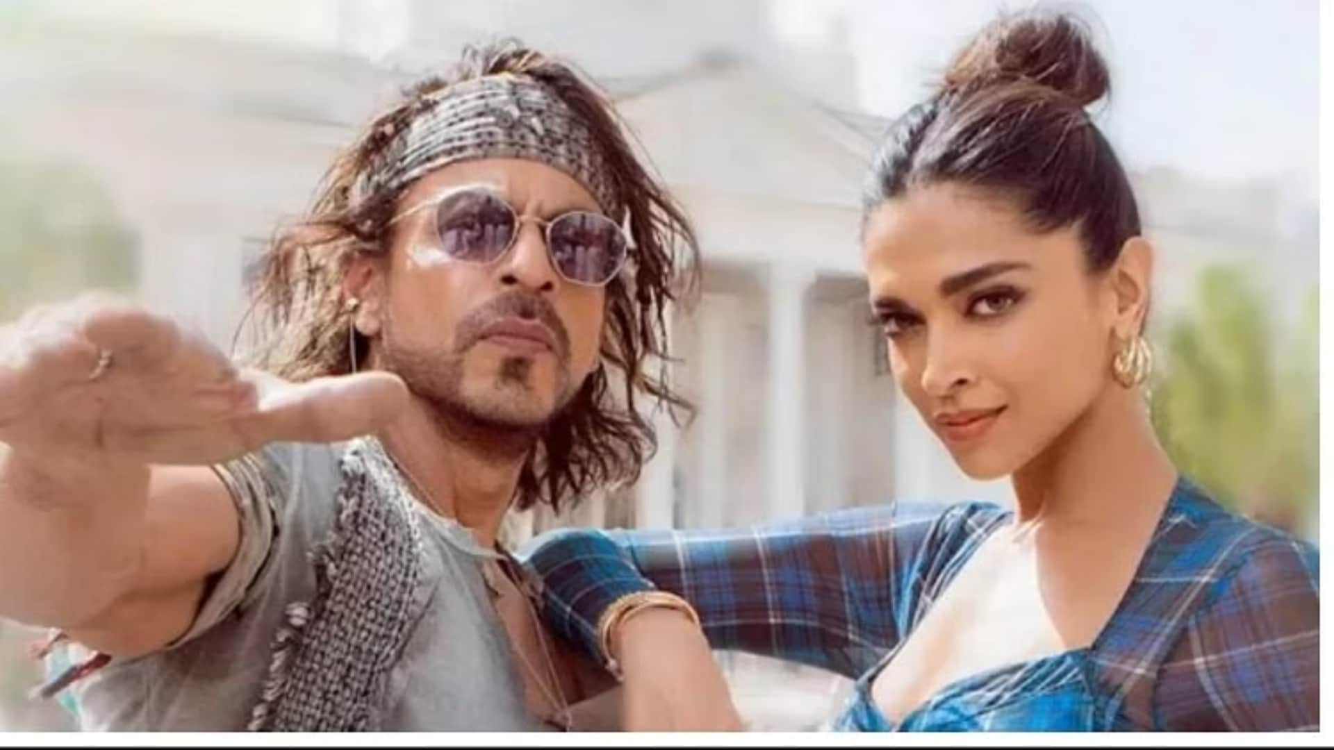 Jhoome jo pathaan bts video out know shahrukh khan was coaxed into showing his abs in shooting the song