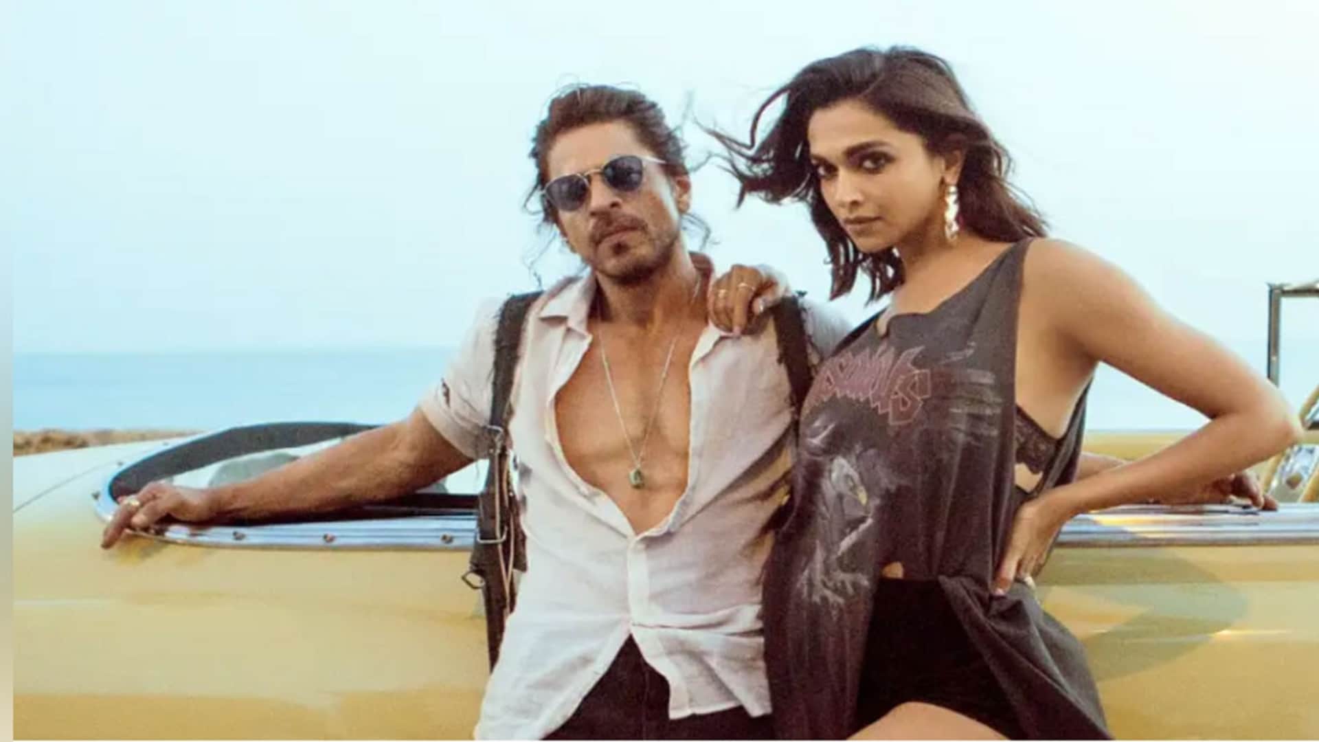 Jhoome jo pathaan bts video out know shahrukh khan was coaxed into showing his abs in shooting the song