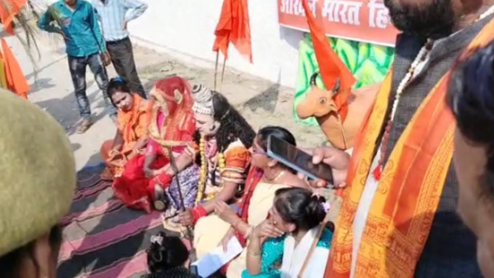 Lord Shiva and Parvati are on hunger strike to protest against Urs being celebrated at Taj Mahal in Agra