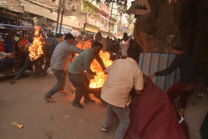 Patna: Clash between police and shopkeepers in order to remove encroachment, shopkeeper set himself on fire
