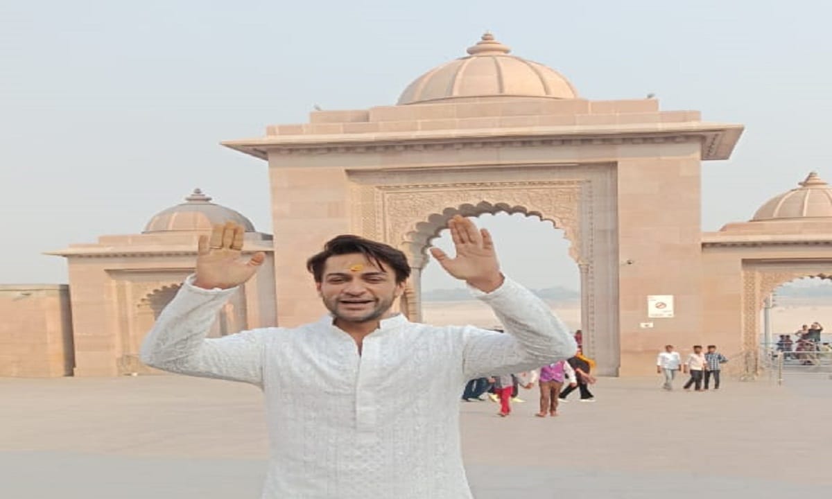 Finalist of Bigg Boss Shaleen Bhanot worship in kashi Vishwanath Dham varanasi s