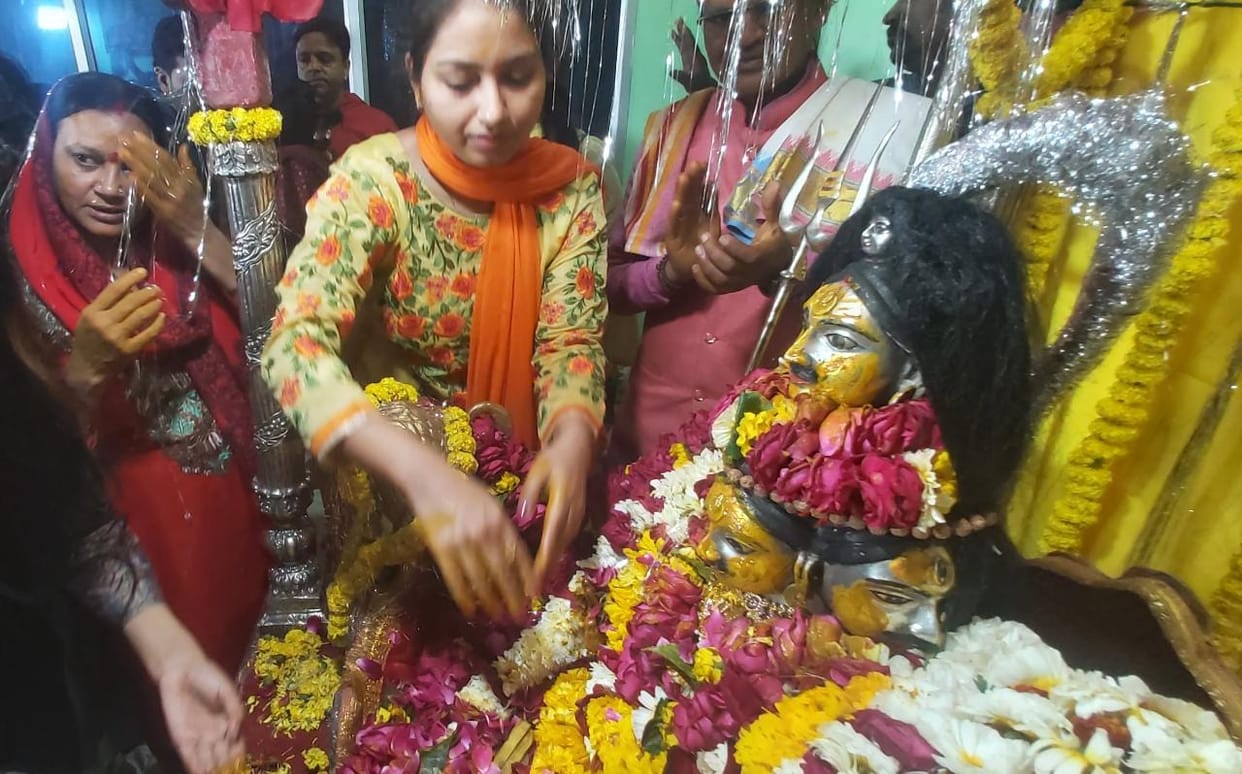 Mahashivratri 2023 Baba Vishwanath gets colored in color of turmeric shadi ki rasm