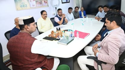 डॉक्टरों ने चिकित्सा शिक्षा मंत्री से मुलाकात के बाद हड़ताल वापस ले ली है।