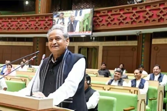 गहलोत ने की 1 लाख नई भर्तियों की घोषणा, चिरंजीवी स्वास्थ्य बीमा में प्रदेश के बाहर भी करवा सकेंगे ट्रांसप्लांट