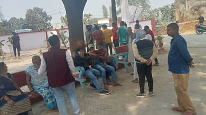 Azamgarh accident: ट्रक ने बाइक में पीछे से मारी टक्कर, परीक्षा का प्रवेश पत्र लेकर लौट रहे दो छात्रों की मौत ट्रक ने बाइक में पीछे से मारी टक्कर