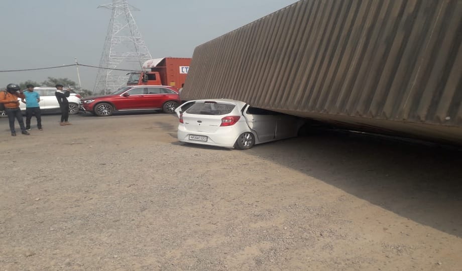 Five vehicles collided with each other due to illegal cut on the highway in Rewari