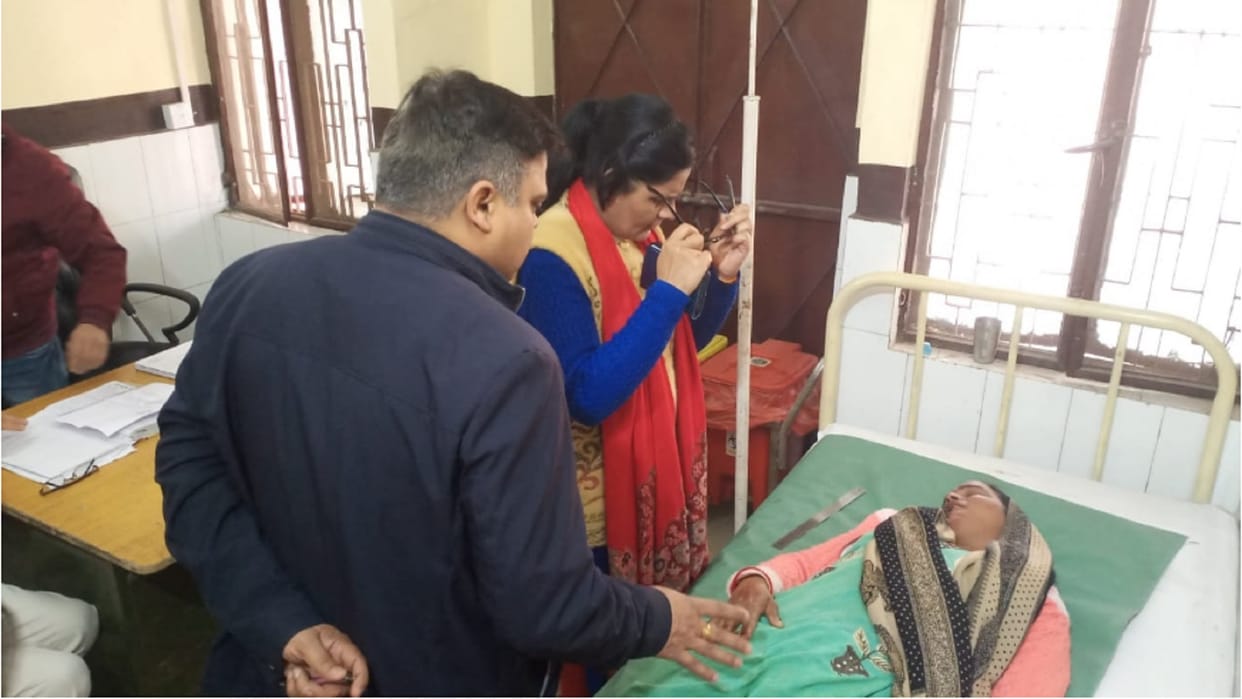 Baghpat News: Three accused attacked the female CHO with sticks and seriously injured