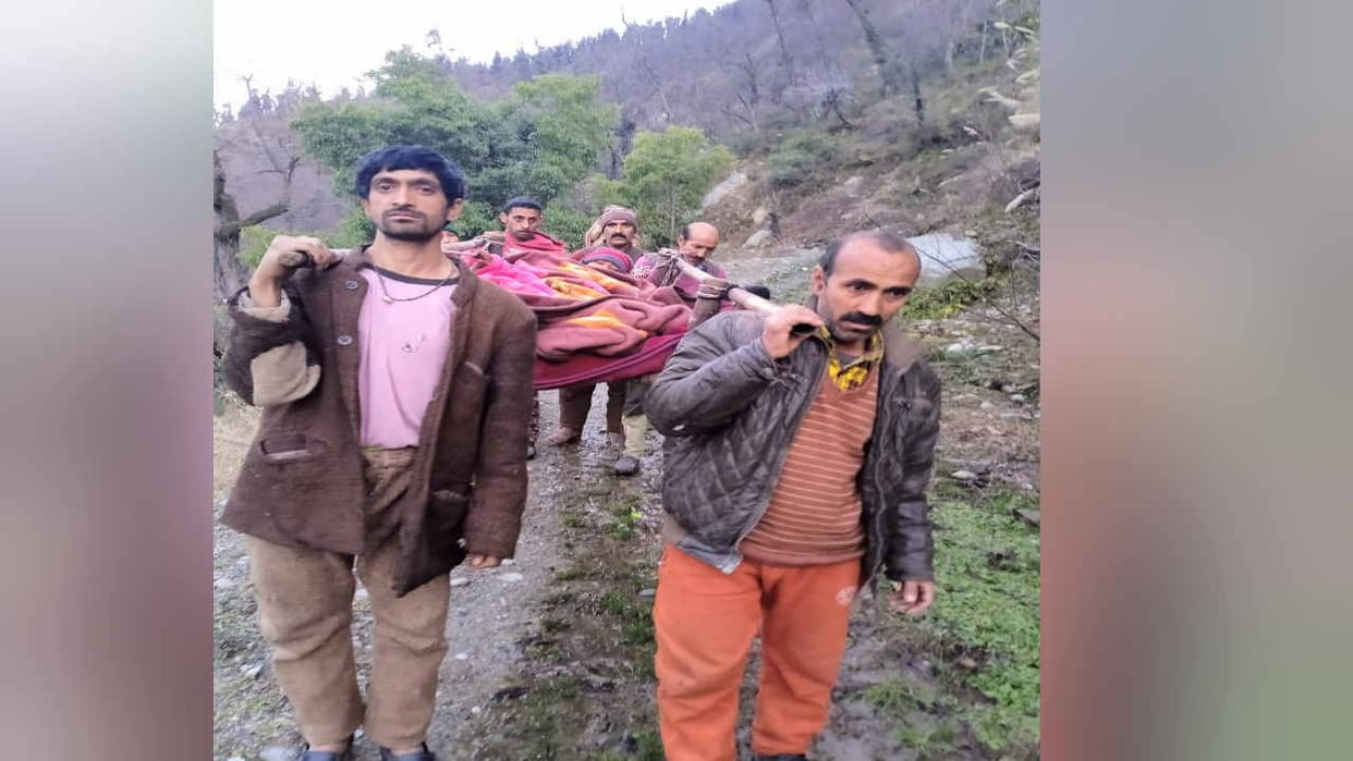Bagga Kuther Kunda Road closed for one and a half month, injured youth carried in palanquin