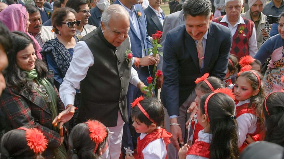Rose Festival Started in Rose Garden of Chandigarh