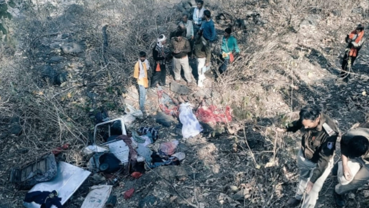 Chhindwara: Vehicle overturned in the valley, 4 people died, 7 seriously injured