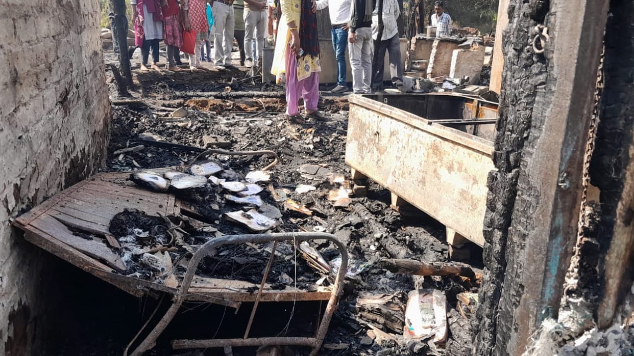 fierce fire broke out in the colony in Sector 9 of Bhilai