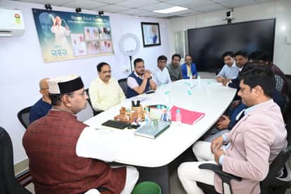 डॉक्टरों ने चिकित्सा शिक्षा मंत्री से मुलाकात के बाद हड़ताल वापस ले ली है।