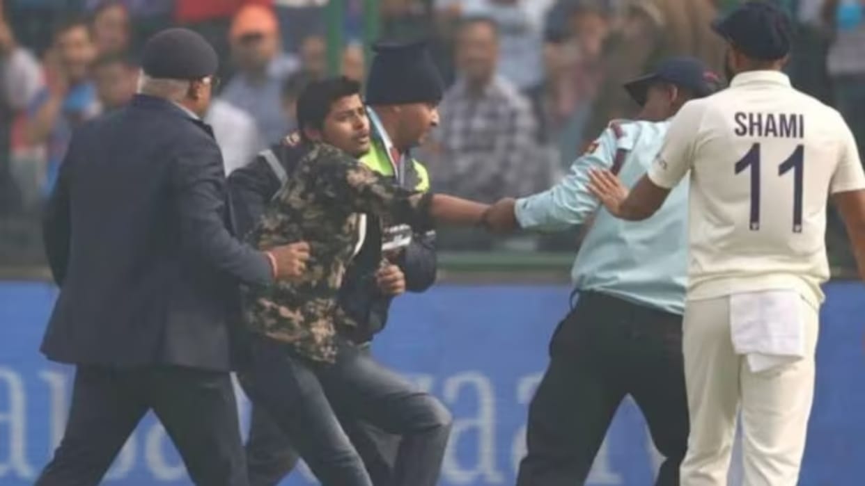 Video Security Officials dragged Pitch Invader in delhi Mohammed Shami Did Next Won Hearts ind vs aus test