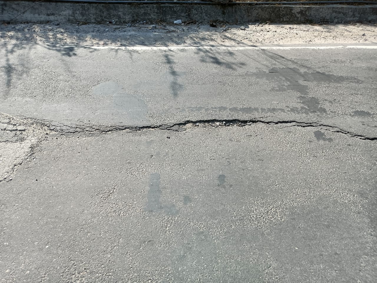 Joshimath Landslide cracks seen on Badrinath Highway in Zero band Now