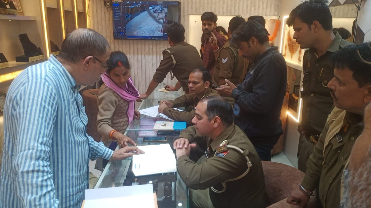 Cheating of 10 lakhs from a jeweler on the pretext of donating to a Jain monk in Kanpur