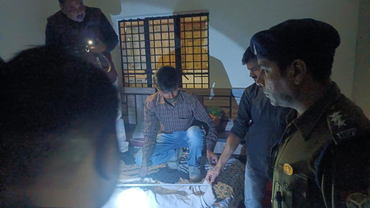 Dead bodies of lovers found hanging on the same noose in Kanpur