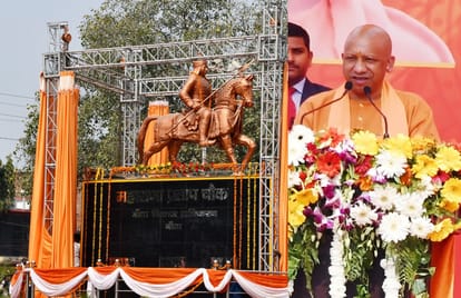 Kalinjar Mahotsav, CM Yogi said Defense Corridor will generate employment, projects worth 6.65 billion inaugur