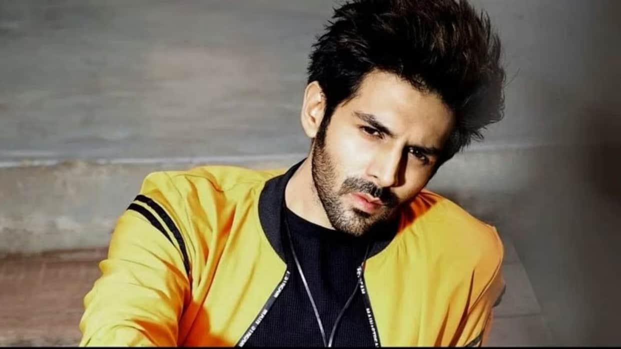 Kartik Aaryan shares his gloomy pic from Satyaprem Ki Katha film set said he had heart wrenching day at work