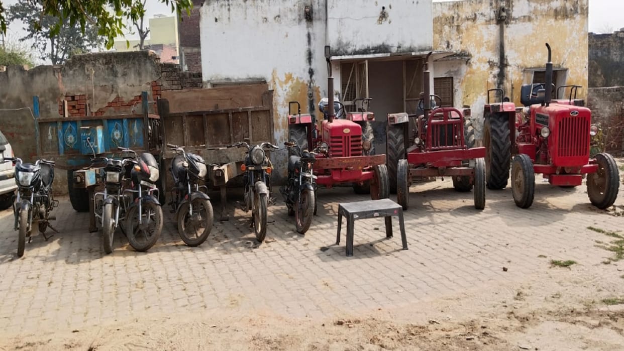 Three members of vehicle thieves gang arrested in Janikhurd and three tractors including six bikes recovered