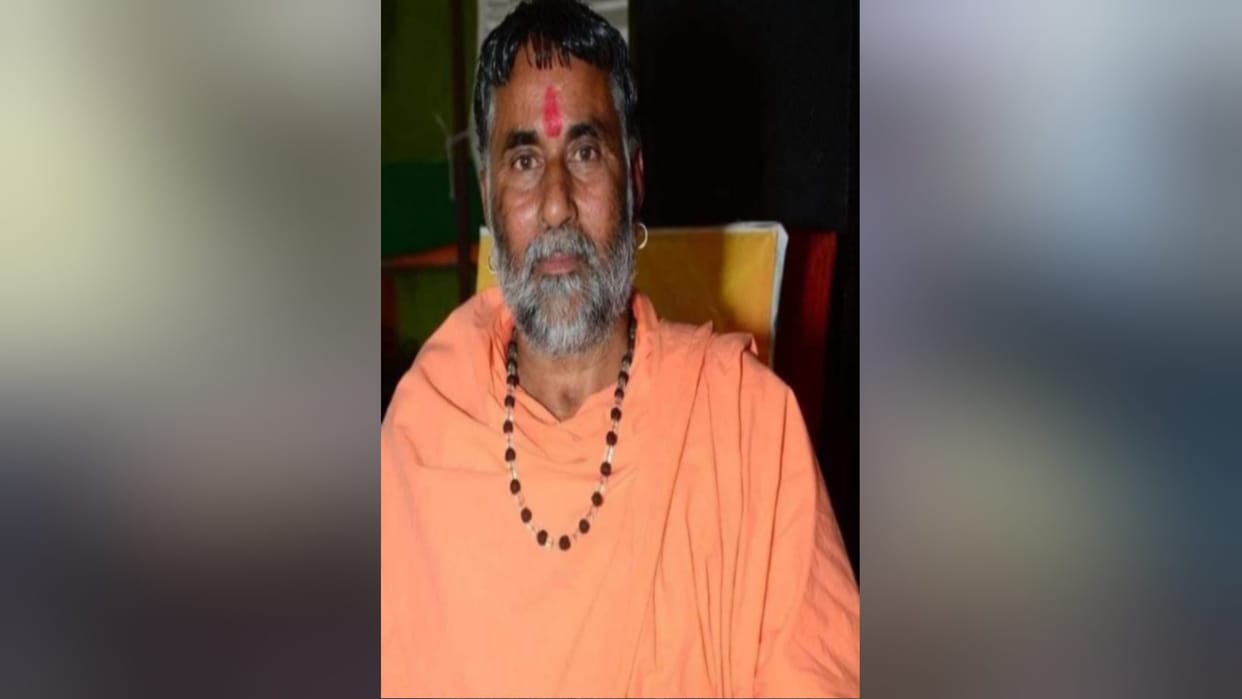 UP: Swami Yashveer Maharaj said that he will march to Deoband and seek answers from Maulana after statement