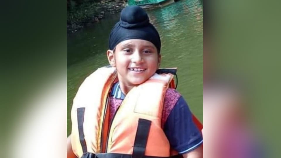 School Van collided with Truck in Tarantaran, Student Died