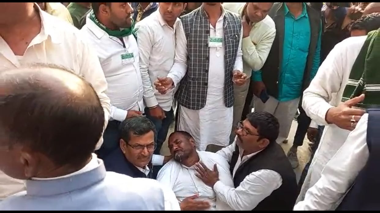 Bihar: Before Tejashwi's speech on Karpoori Thakur, RJD leader fainted in Bapu Auditorium, taken to PMCH