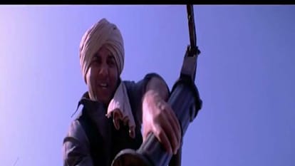 gadar2 tara singh time breaks off cement pole for his love sakina photos goes viral sunny deol ameesha patel