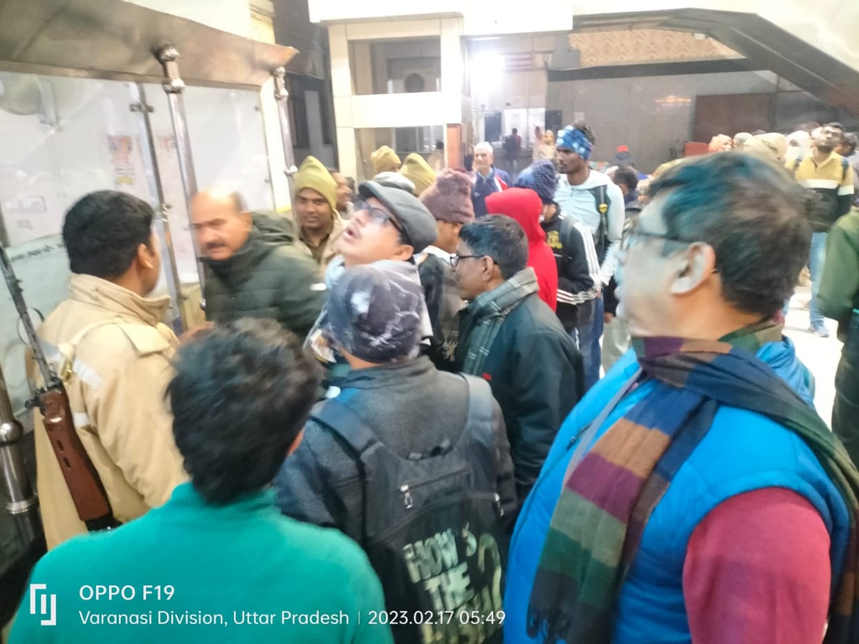 Varanasi: Shuttle Express was suddenly canceled on the second day, passengers upset