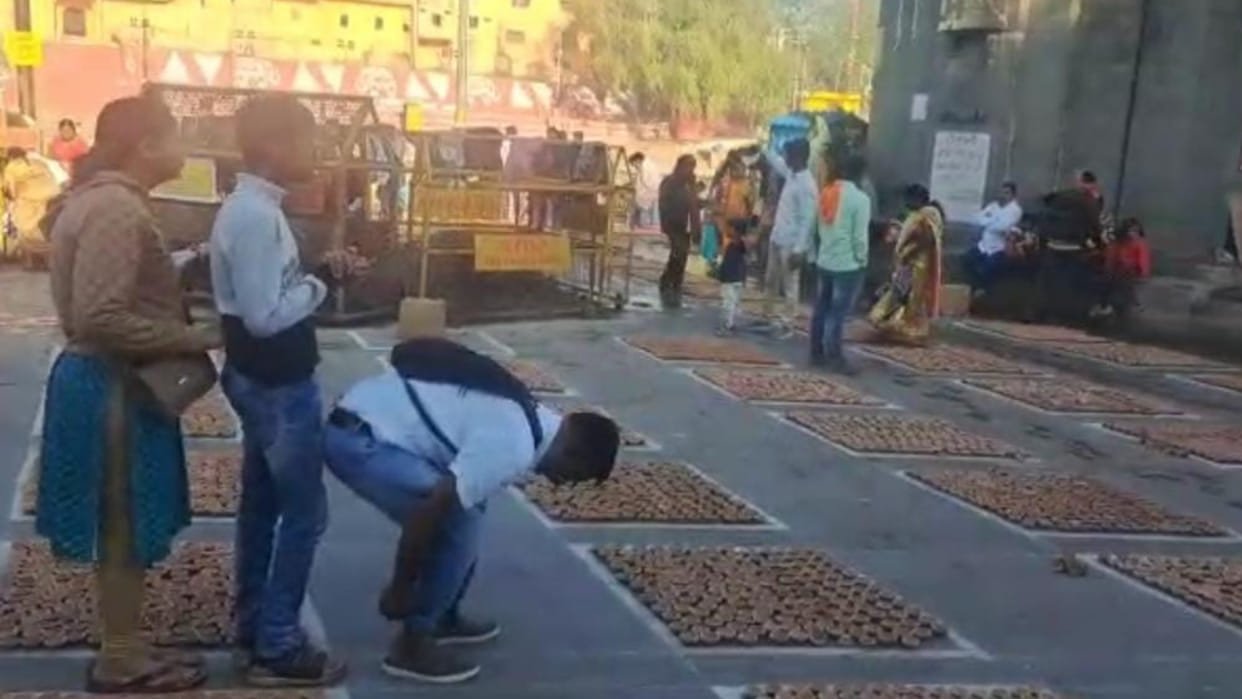 Opposition to program by wearing shoes in Shiv Jyoti Arpanam, devotees will not be able to bathe in Shipra