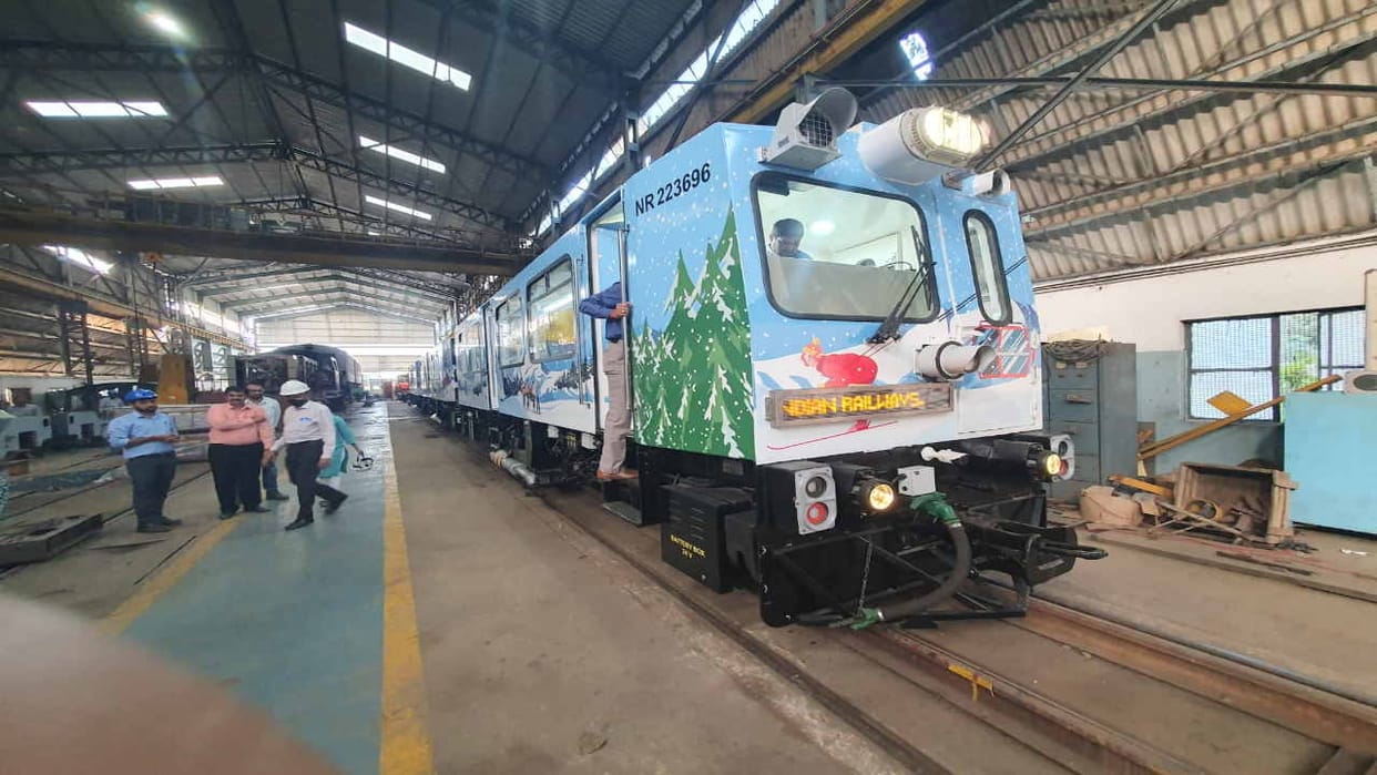 Trial of train set postponed after technical fault, Railways called team of experts